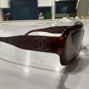 CHANEL | Accessories | Vintage Chanel 52 Brown Tortoise  display picture 3